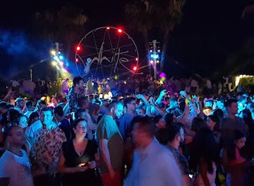 italy/calabria/nightclub/white-different-club