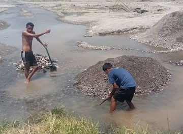 timor-leste/loihuno-waterfall/nightclub/santanas-village