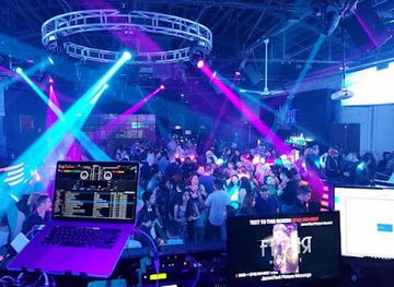 Fever Night Life