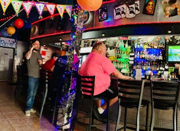 iowa/waterloo/nightclub/broken-record