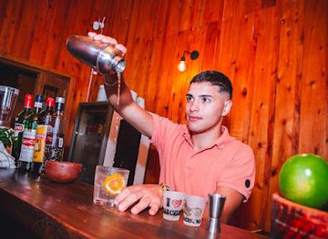 argentina/puerto-iguazu/nightclub/drink-and-garnish-eventos