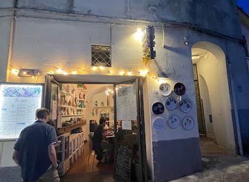 italy/ravello/nightclub/babel-wine-bar-bistro-art