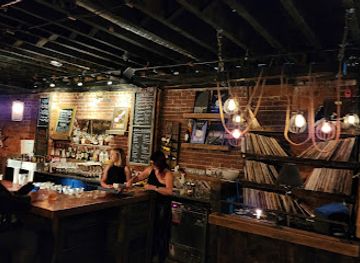 canada/fundy-national-park/nightclub/five-and-dime