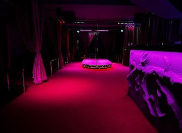 croatia/peljesac-peninsula/nightclub/striptease-bar-sunset-vista