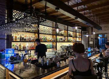 albania/gjirokaster/nightclub/the-black-rose-pub