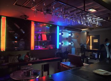 Night Shadow Club (Hotel Tower Inn Bar)