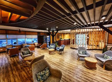 Salon Vallee De Mai first, business class lounge