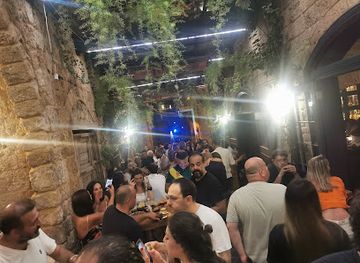 lebanon/batroun/nightclub/cheers-cousin-mike