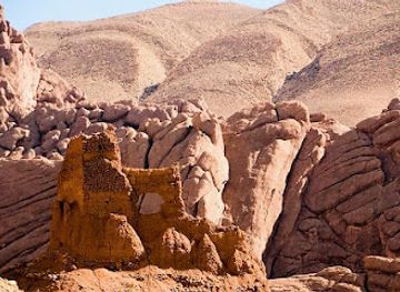 morocco/dades-valley/nightclub/pattes-des-singes