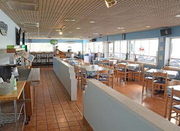 illinois/starved-rock-state-park/nightclub/captain-s-cove-bar-grill-at-starved-rock-marina