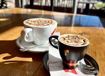 slovenia/kamnik/nightclub/m-2000-bar