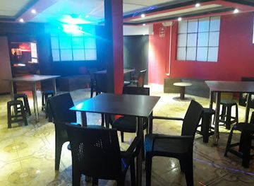 ecuador/cotopaxi-national-park/nightclub/bar-disco-noctturno