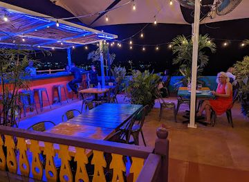 guatemala/flores/nightclub/mangos-bar