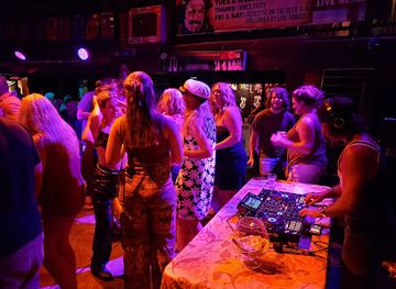 rhode-island/block-island/nightclub/captain-nick-s-rock-n-roll-bar-seasonal-may-septemeber