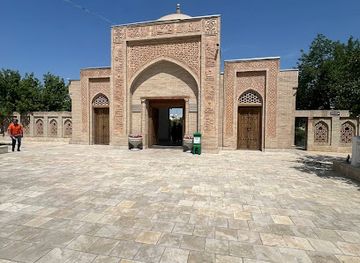 uzbekistan/teshik-kul-lake/nightclub/yetti-go-zal-disco