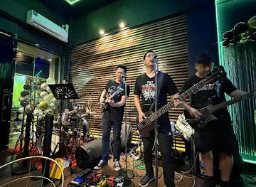 thailand/ayutthaya/wat-phra-si-sanphet/nightclub/9pages-music-bar