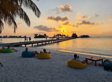 maldives/hithadhoo-island/nightclub/hulhangu-captain-s-bar-main-bar