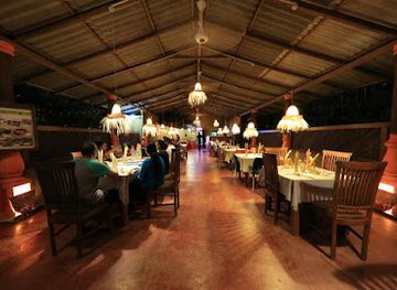 sri-lanka/dambulla/nightclub/sundaras-restaurant-pool-bar