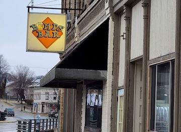 wisconsin/devil-s-lake-state-park/nightclub/walnut-street-tavern