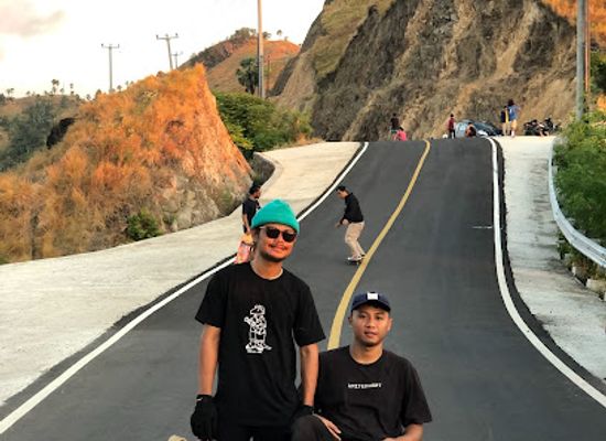 indonesia/labuan-bajo/nightclub/longboard-area