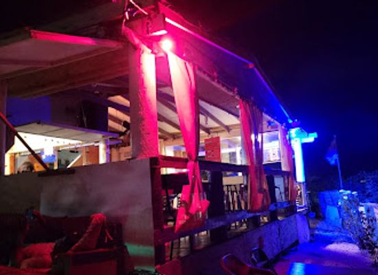 anguilla/blowing-point/nightclub/unique-bar-grill