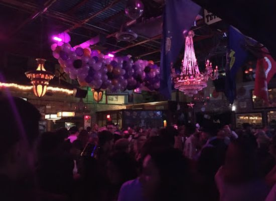 illinois/aurora/nightclub/saddle-up-at-q-saloon-and-eatery