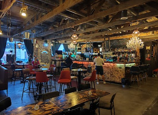 iceland/grindavik/nightclub/cafe-petite