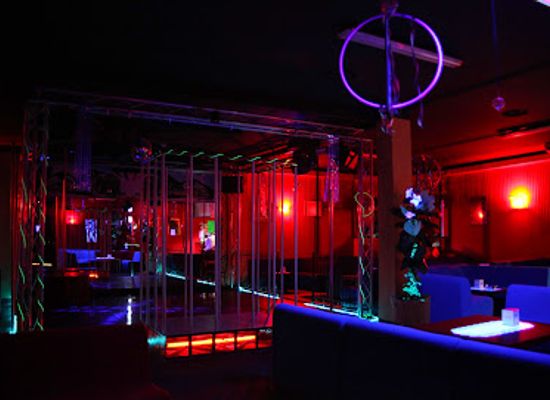 italy/piedmont/nightclub/the-hot-club