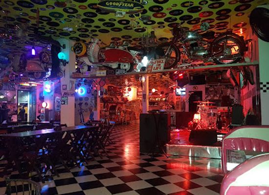 brazil/litoral-norte/nightclub/cadillac-vintage-bar