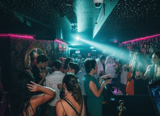 france/cannes/nightclub/club-au-son-des-guitares