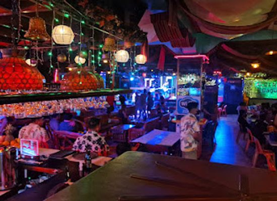 philippines/baguio/burnham-park/nightclub/alberto-s-bar