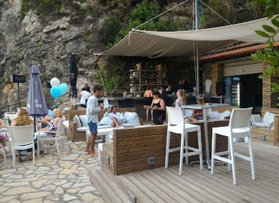 greece/corfu/paleokastritsa/nightclub/la-grotta-bar