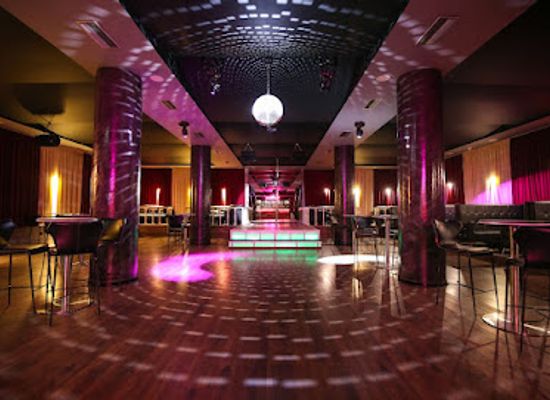 albania/vlore/nightclub/magic-show-night-club