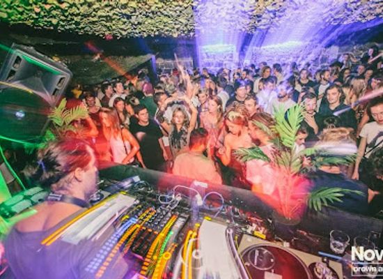 australia/central-victoria/nightclub/brown-alley