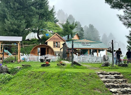 pakistan/kaghan/nightclub/sharan-forest-glamping
