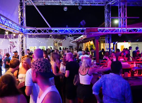 sint-maarten/point-blanche/nightclub/soggy-dollar-bar