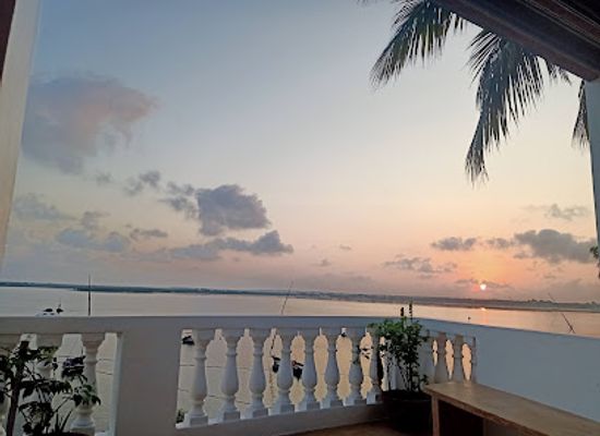 kenya/lamu/shela/nightclub/stop-over-restaurant