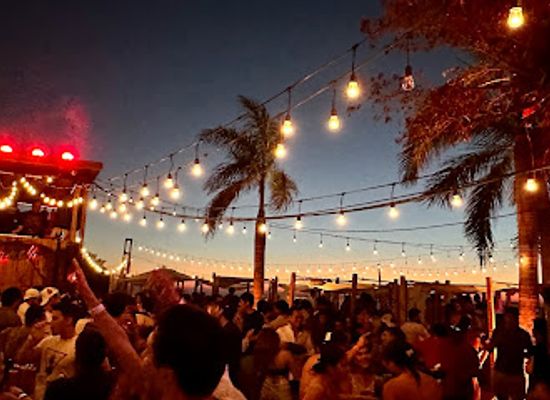 mexico/acapulco/nightclub/hannah-sun-club