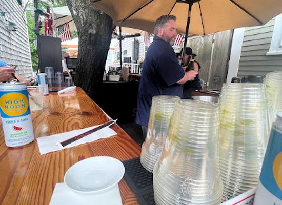 massachusetts/nantucket/nightclub/the-tree-bar