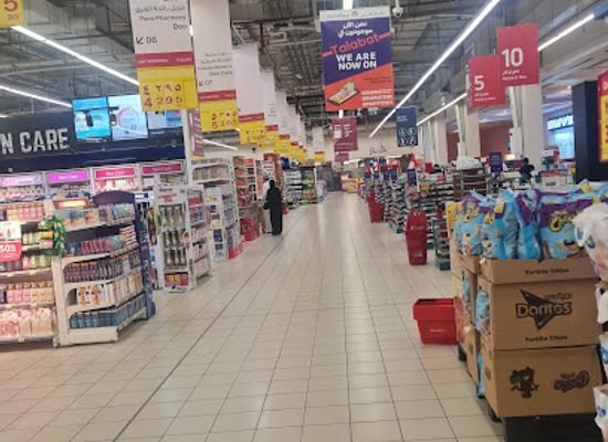 oman/nizwa/nightclub/carrefour
