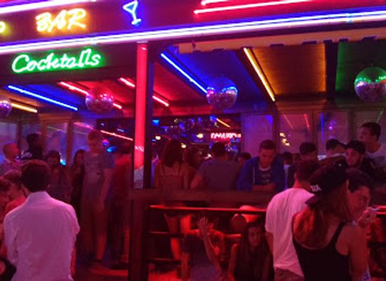 greece/zakynthos/nightclub/kamikaze