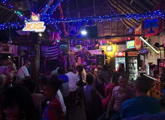 madagascar/sava/nightclub/le-taxi-be