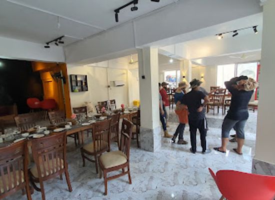 pakistan/chitral/nightclub/al-bustan-restaurant