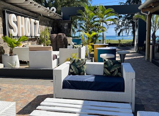 mauritius/flic-en-flac/nightclub/oasis-beach-bar