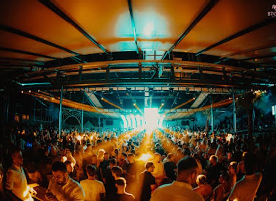 greece/meteora/nightclub/story-under-the-stars