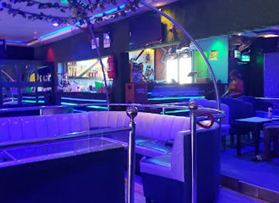 cameroon/bamenda-highlands/nightclub/debanks-snack-lounge