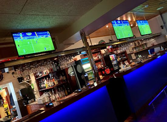 iceland/westman-islands/nightclub/lundinn-original-puffin-bar