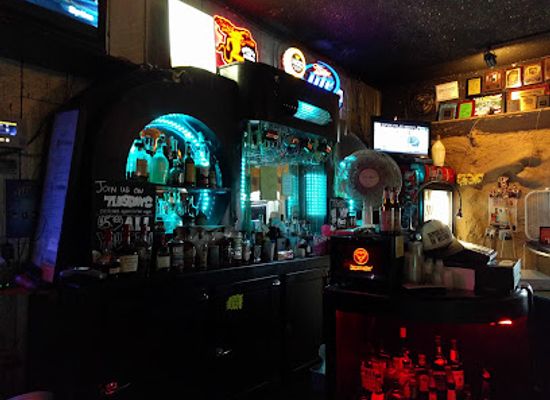 wisconsin/kenosha/nightclub/hattrix-club
