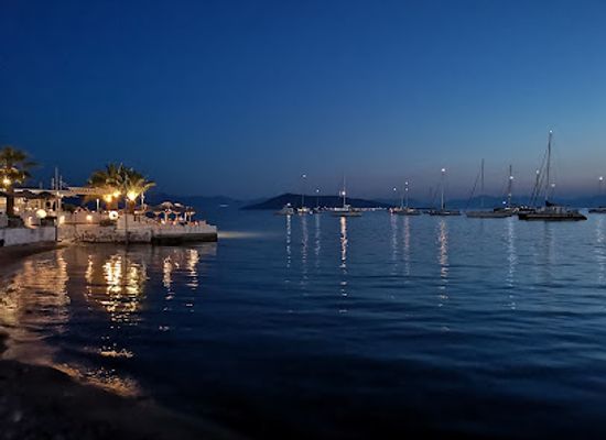 greece/saronic-gulf-islands/nightclub/inn-on-the-beach