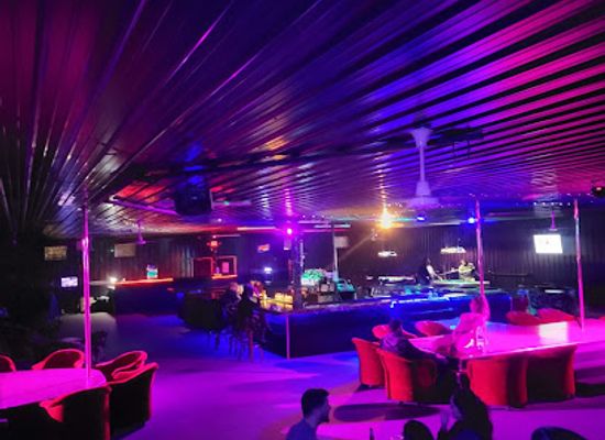 illinois/illinois-ozarks/nightclub/club-coyote